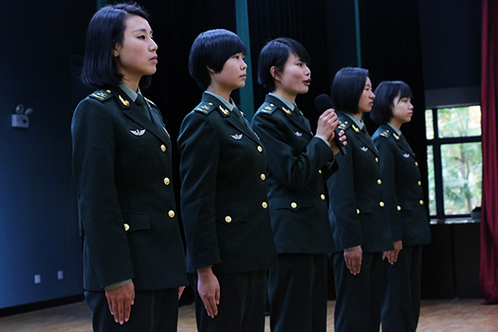 大学生女兵群体到昆明理工大学宣讲学习贯彻党的十九大精神