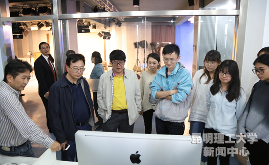会后,胡飚书记一行还参观考察了城市学院市学院管理与经济系,艺术设计