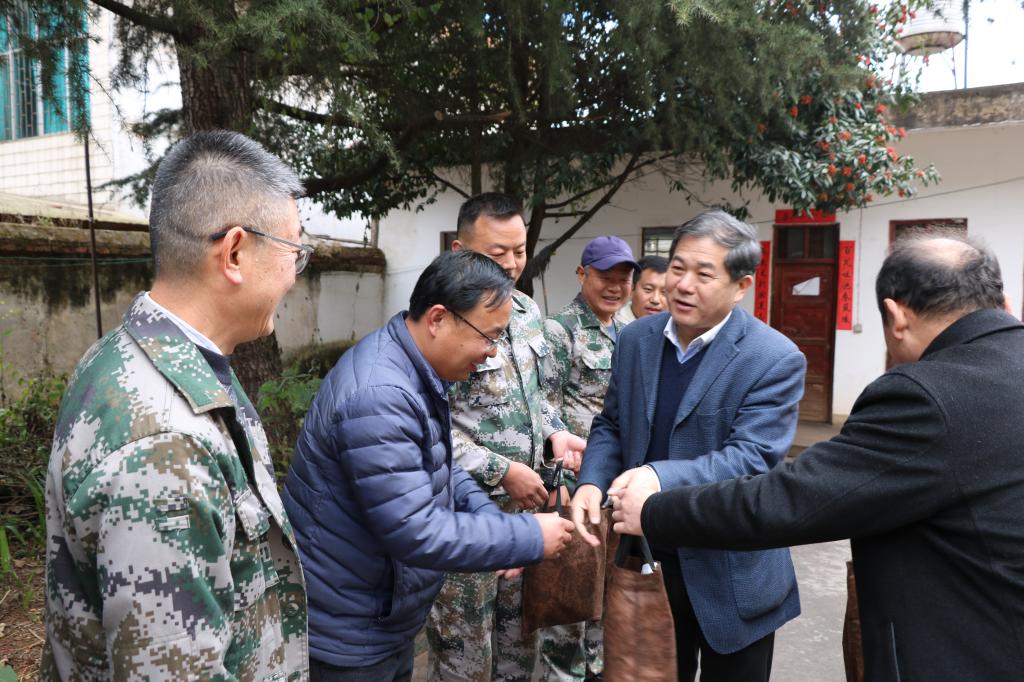 王华校长一行赴宣威市羊场镇调研指导乡村振兴工作