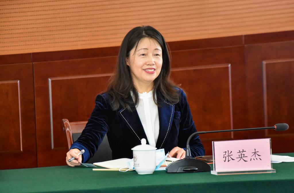 云南白药集团首席执行官董明一行到昆明理工大学交流座谈
