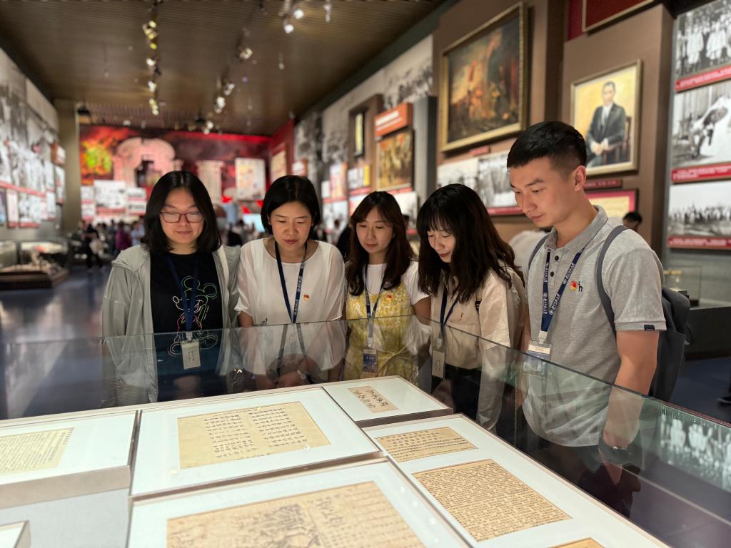 深入学习党的历史文件3.jpg