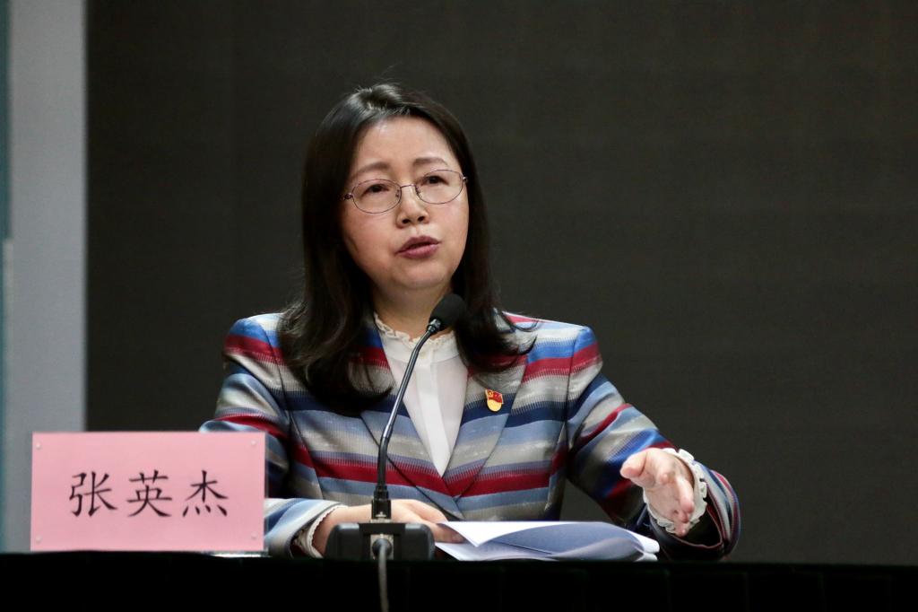 校党委书记张英杰主持并作动员讲话.