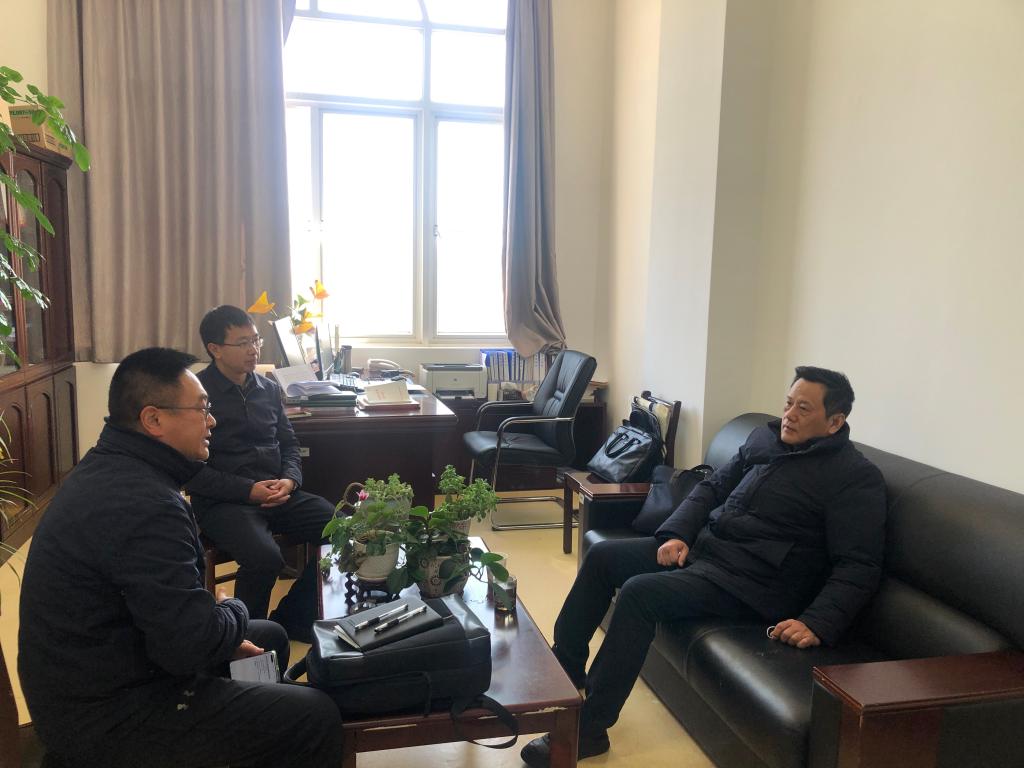 易健宏副校长检查指导研究生新学期开学工作
