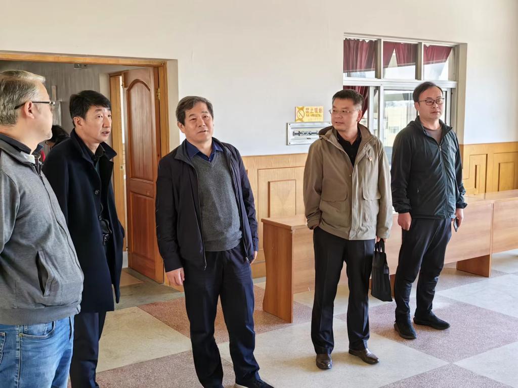 王华校长到资产经营有限公司及固体废弃物资源化国家工程技术中心主持