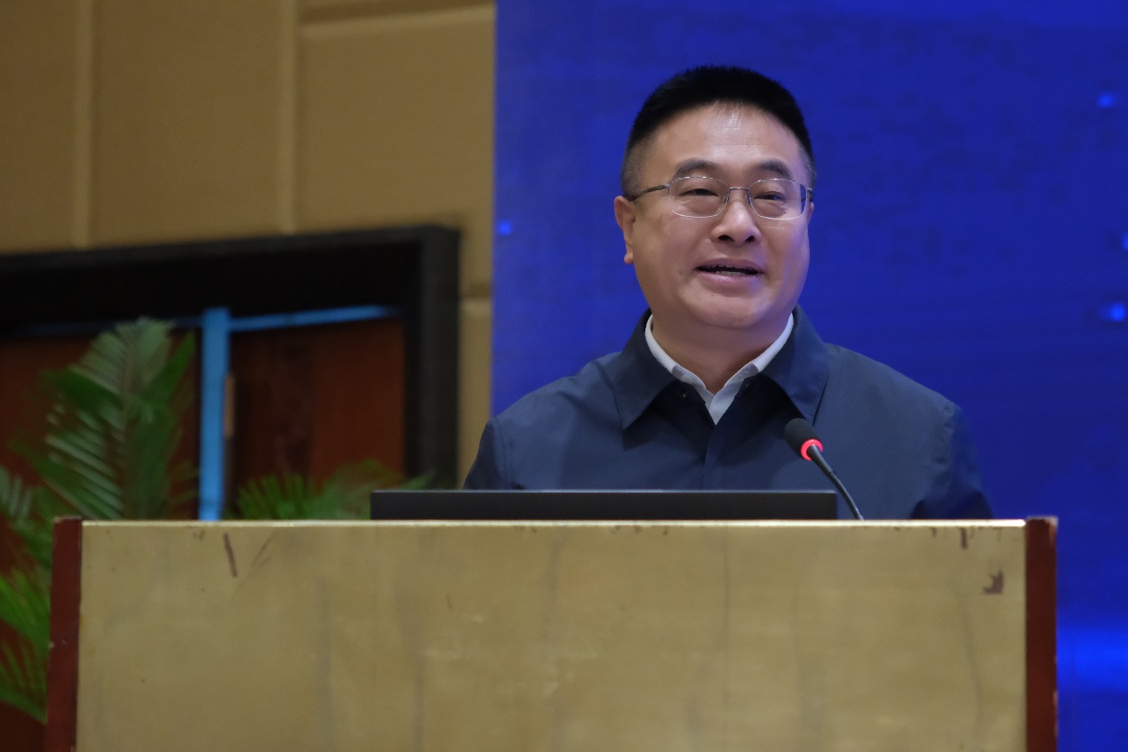 昆明理工大学党委常委,副校长刘殿文致辞参加会议的代表来自清华大学