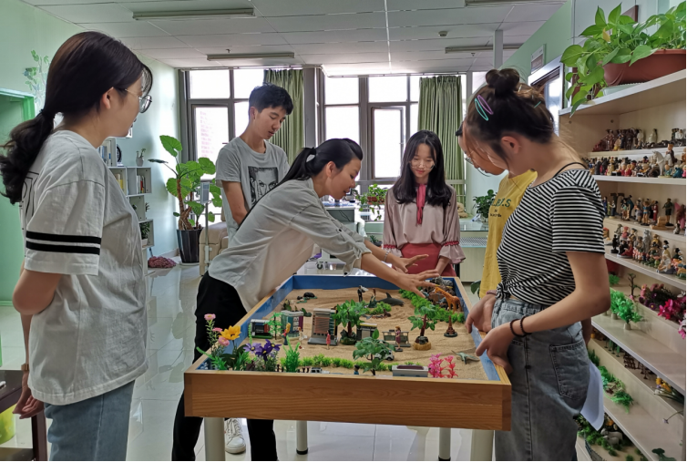 3.通过沙盘游戏、心理画像互动教学.png
