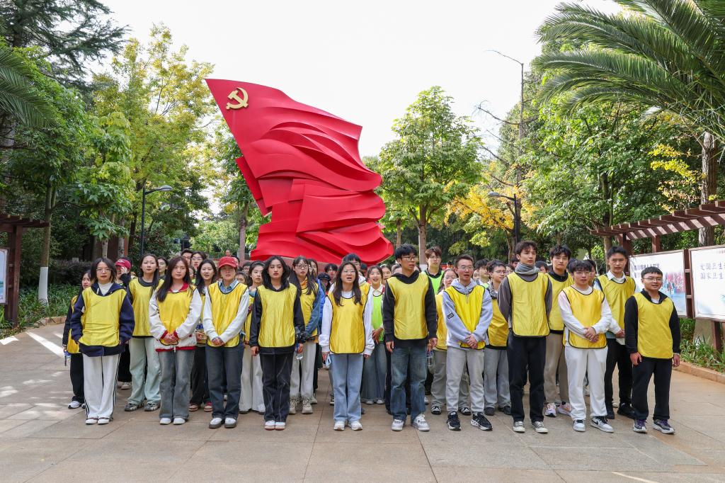 图5:唱响红色经典.jpg