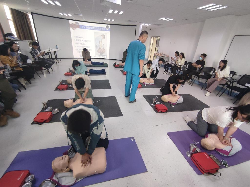心肺复苏操作5.jpg